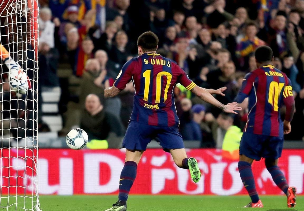 西甲焦点战：巴塞罗那主场告捷，莱万多夫斯基点球失准引热议